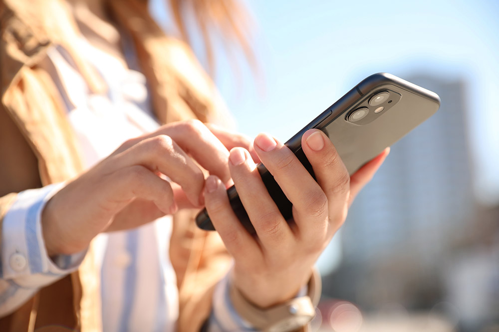 智能手機(jī)響應(yīng)式網(wǎng)站設(shè)計(jì)策略實(shí)施與行業(yè)發(fā)展動向研究